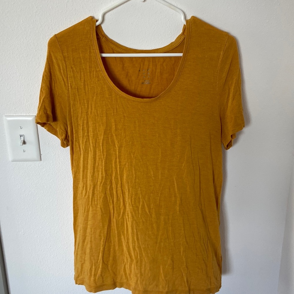 Yellow/gold shirt